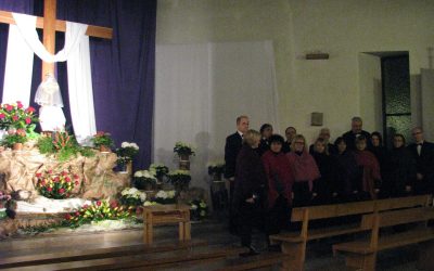Adoracja przy grobie Chrystusa w wielkopiątkową noc